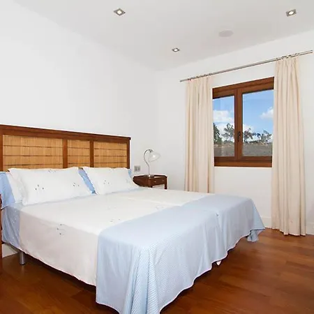 In Sleeps 8 Includes Swimming Pool And Air Con Пуэрто-Калеро