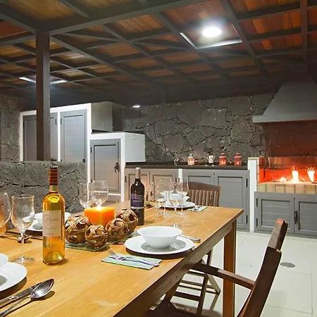 In Sleeps 8 Includes Swimming Pool And Air Con Villa *
