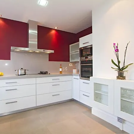 In Sleeps 8 Includes Swimming Pool And Air Con Puerto Calero