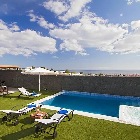 In Sleeps 8 Includes Swimming Pool And Air Con * Puerto Calero