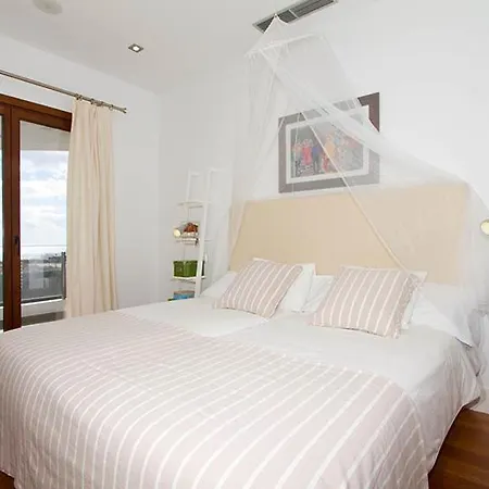 In Sleeps 8 Includes Swimming Pool And Air Con Villa Puerto Calero