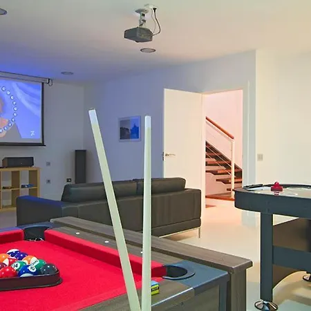 In Sleeps 8 Includes Swimming Pool And Air Con Villa Puerto Calero