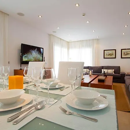 In Sleeps 8 Includes Swimming Pool And Air Con *