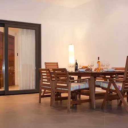 In Sleeps 8 Includes Swimming Pool And Air Con * Puerto Calero